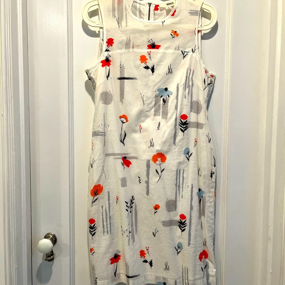 Beautiful and New Brooklyn Industries White Floral Dress Size Small